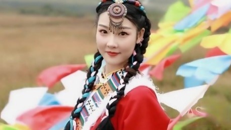 Chinese beauty in national costume enjoys sucking the cock - Model Media