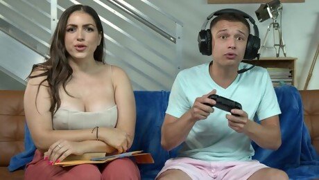 Big dick makes stepmom wanna skip playing and get fucking