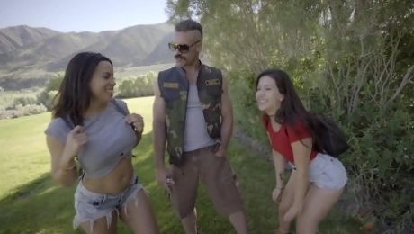 Karl fucks two Latina ladies outdoors - luna star