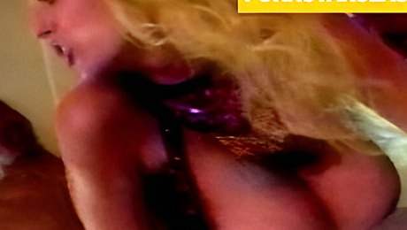 Winning queen at masturbation video