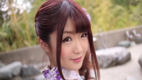 Kimono-clad Japanese cutie gets seduced